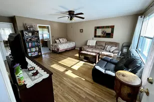 105 Finch Ln, Islip, NY 11751 - Photo 4