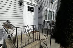 105 Finch Ln, Islip, NY 11751 - Photo 2