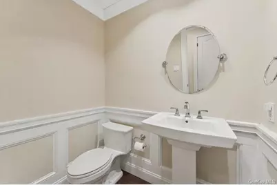 17 Windsor Gate Drive, North Hills, NY 11040 - Photo 22