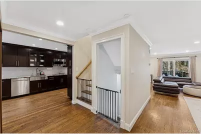 17 Windsor Gate Drive, North Hills, NY 11040 - Photo 4