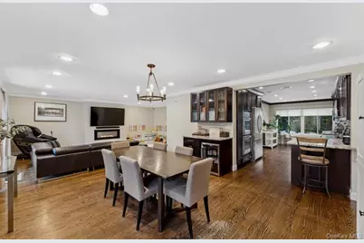 17 Windsor Gate Drive, North Hills, NY 11040 - Photo 8