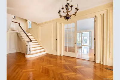 64 Plandome Court, Manhasset, NY 11030 - Photo 4