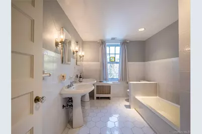 64 Plandome Court, Manhasset, NY 11030 - Photo 16