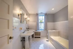 64 Plandome Ct, Manhasset, NY 11030 - Photo 16