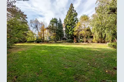 64 Plandome Court, Manhasset, NY 11030 - Photo 18