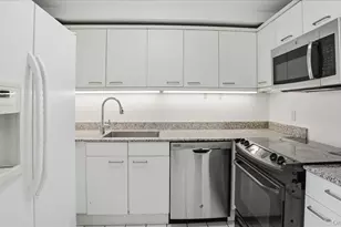 100 Cutter Mill Rd, Great Neck, NY 11021 - Photo 8