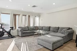 100 Cutter Mill Rd, Great Neck, NY 11021 - Photo 8