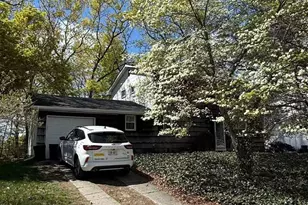 16 Avenue J, Ronkonkoma, NY 11779 - Photo 2