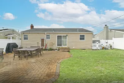 18 Vassar Lane, Hicksville, NY 11801 - Photo 6