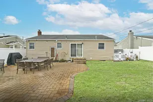 18 Vassar Ln, Hicksville, NY 11801 - Photo 6