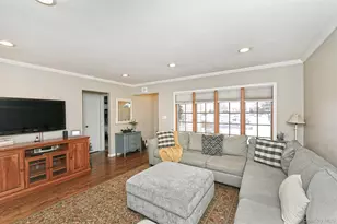 18 Vassar Ln, Hicksville, NY 11801 - Photo 10