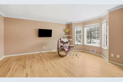 1010 Pine View, New Windsor, NY 12553 - Photo 6