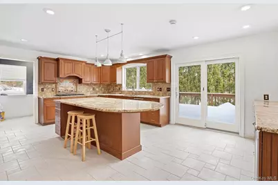 1010 Pine View, New Windsor, NY 12553 - Photo 14