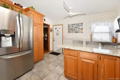 236 Thelma Avenue, Merrick, NY 11566 - Photo 4