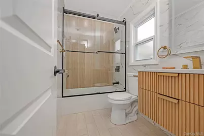 1043 Delaware Avenue, Island Park, NY 11558 - Photo 10