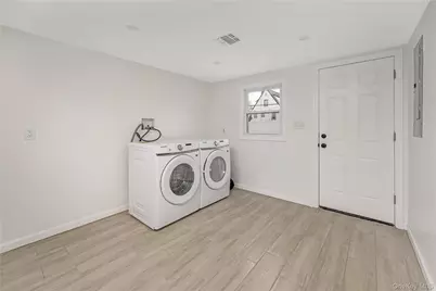 1043 Delaware Avenue, Island Park, NY 11558 - Photo 14