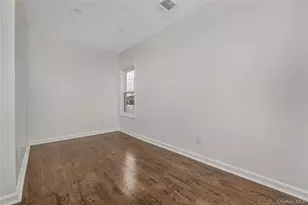 1043 Delaware Ave, Island Park, NY 11558 - Photo 12