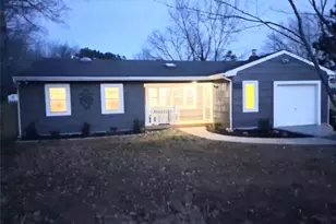 917 Sipp Ave, Patchogue, NY 11772 - Photo 2