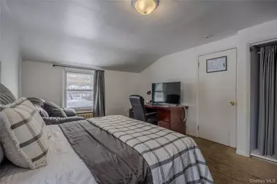 42 W Cedar Street, Poughkeepsie, NY 12601 - Photo 16
