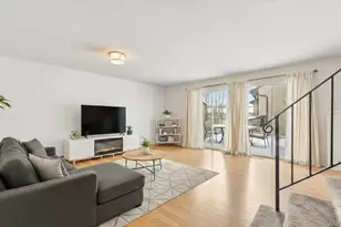 1006 Chelsea Cove S, Hopewell Junction, NY 12533 - Photo 2