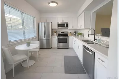 1006 Chelsea Cove S, Hopewell Junction, NY 12533 - Photo 6