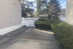 22 Eton St, Valley Stream, NY 11581 - Photo 4