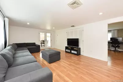 18 Cumberland Street, Rockville Centre, NY 11570 - Photo 16