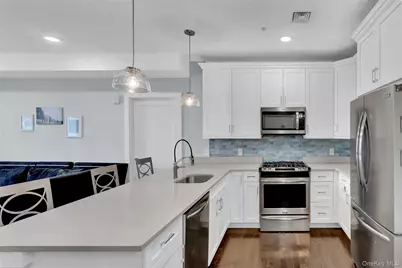 622 Marina Pointe Drive #622, East Rockaway, NY 11518 - Photo 10