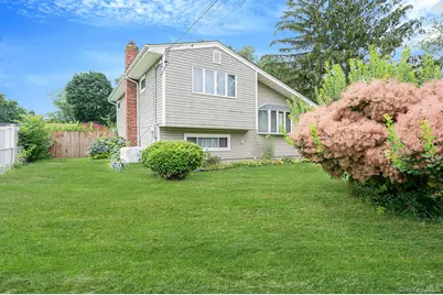 10 Laurie Road, Brentwood, NY 11717 - Photo 2