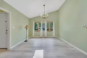 10 Laurie Rd, Brentwood, NY 11717 - Photo 6