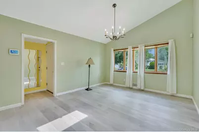 10 Laurie Road, Brentwood, NY 11717 - Photo 4