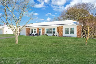 68 Sequoia Way, Holbrook, NY 11741 - Photo 2