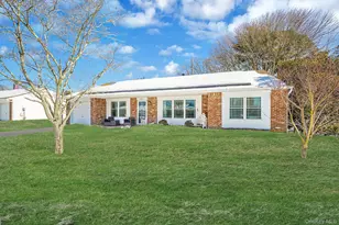 68 Sequoia Way, Holbrook, NY 11741 - Photo 2