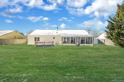 68 Sequoia Way, Holbrook, NY 11741 - Photo 4