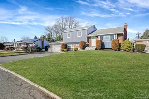 7 Marlowe Pl, Greenlawn, NY 11740 - Photo 2