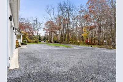 717 W Montauk Highway, Bay Shore, NY 11706 - Photo 42