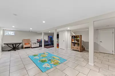 25 Pond Park Road, Great Neck, NY 11023 - Photo 38