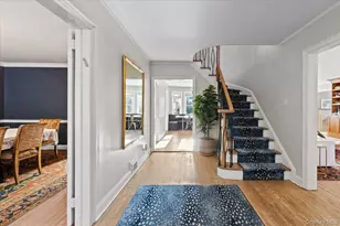 25 Pond Park Rd, Great Neck, NY 11023 - Photo 2