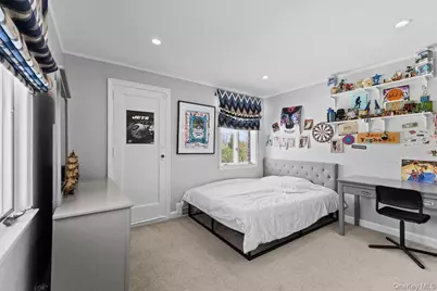 25 Pond Park Road, Great Neck, NY 11023 - Photo 30