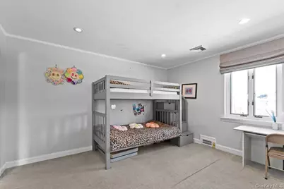 25 Pond Park Road, Great Neck, NY 11023 - Photo 32