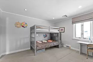 25 Pond Park Rd, Great Neck, NY 11023 - Photo 32