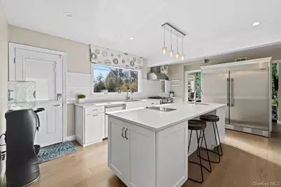 25 Pond Park Road, Great Neck, NY 11023 - Photo 18