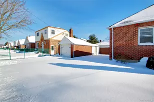 814 Benris Ave, Franklin Square, NY 11010 - Photo 22