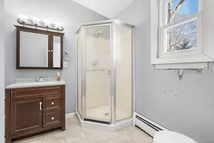 211 Oswego Ave, Medford, NY 11763 - Photo 18