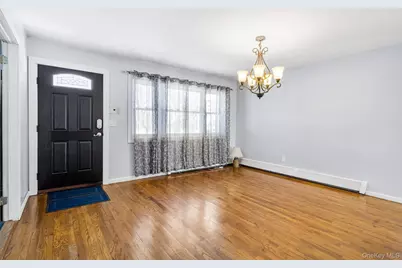 211 Oswego Avenue, Medford, NY 11763 - Photo 4