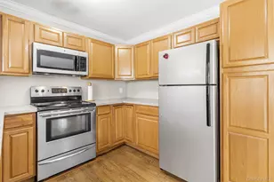 211 Oswego Ave, Medford, NY 11763 - Photo 16