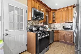 938 Wallace Ave, Baldwin, NY 11510 - Photo 2