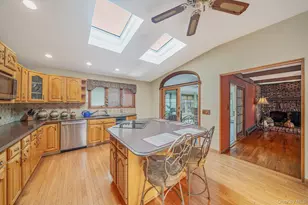 76 Hollywood Ave, Selden, NY 11784 - Photo 18