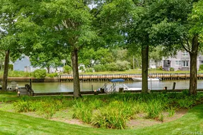 27 W Tiana Road, Hampton Bays, NY 11946 - Photo 4