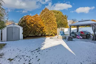 36 Hart St, Farmingdale, NY 11735 - Photo 30